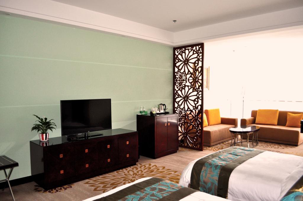 Ramada Linyi North Hotell Eksteriør bilde