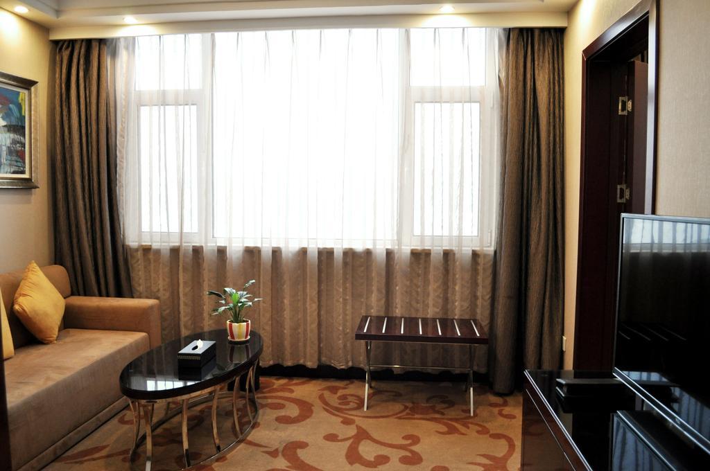 Ramada Linyi North Hotell Eksteriør bilde