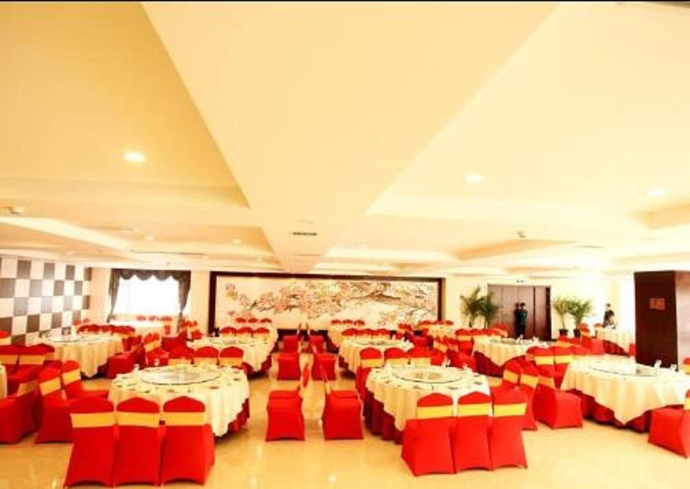 Ramada Linyi North Hotell Eksteriør bilde