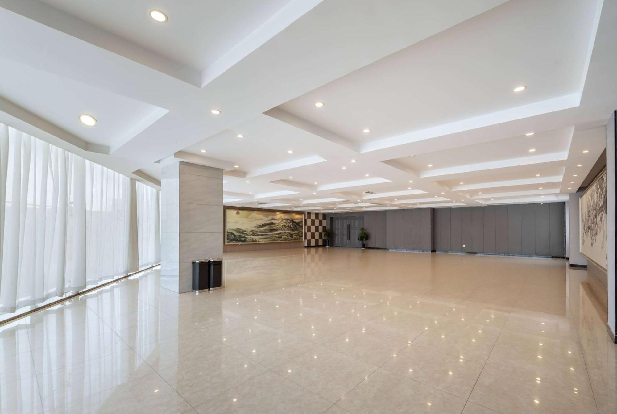 Ramada Linyi North Hotell Eksteriør bilde