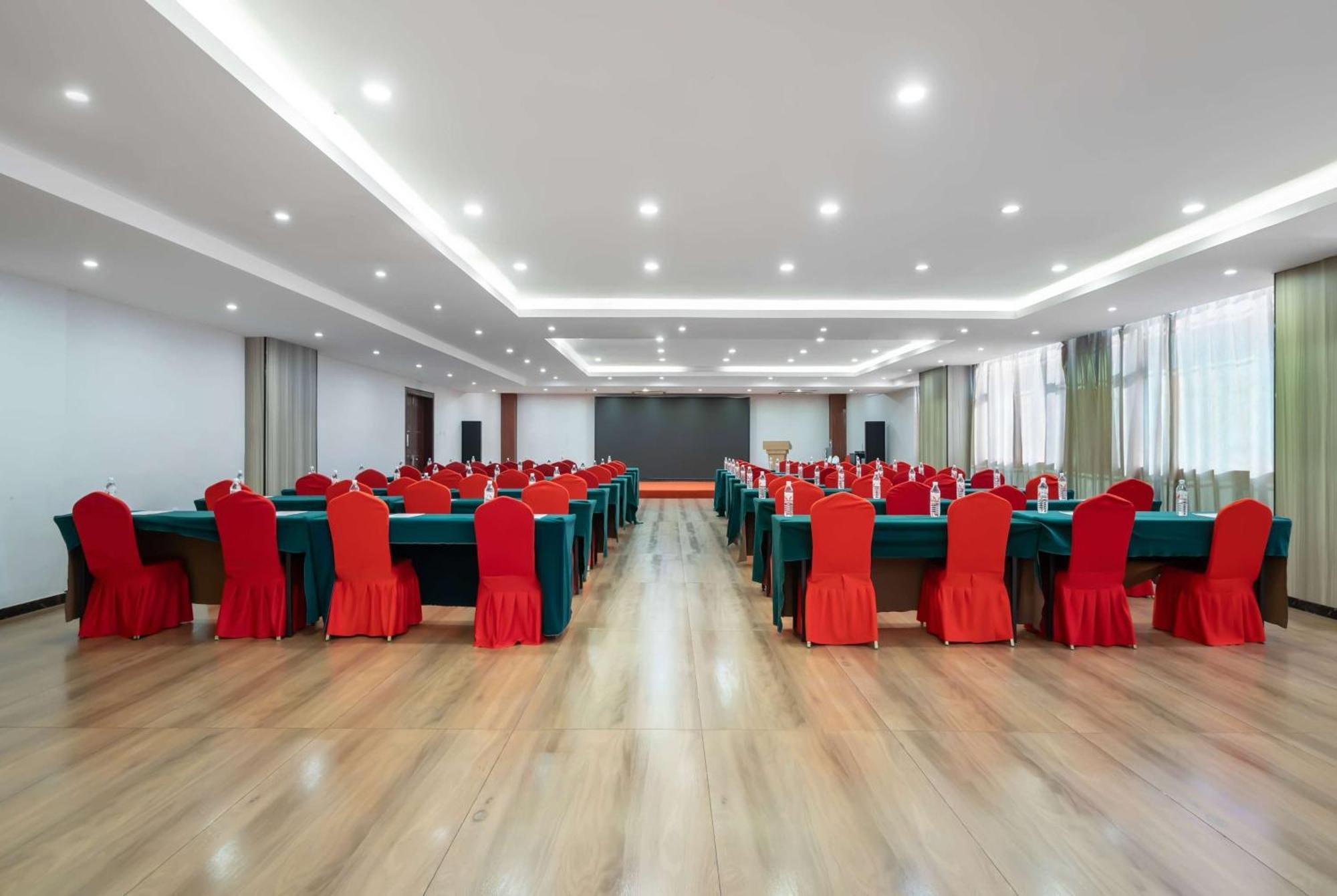 Ramada Linyi North Hotell Eksteriør bilde