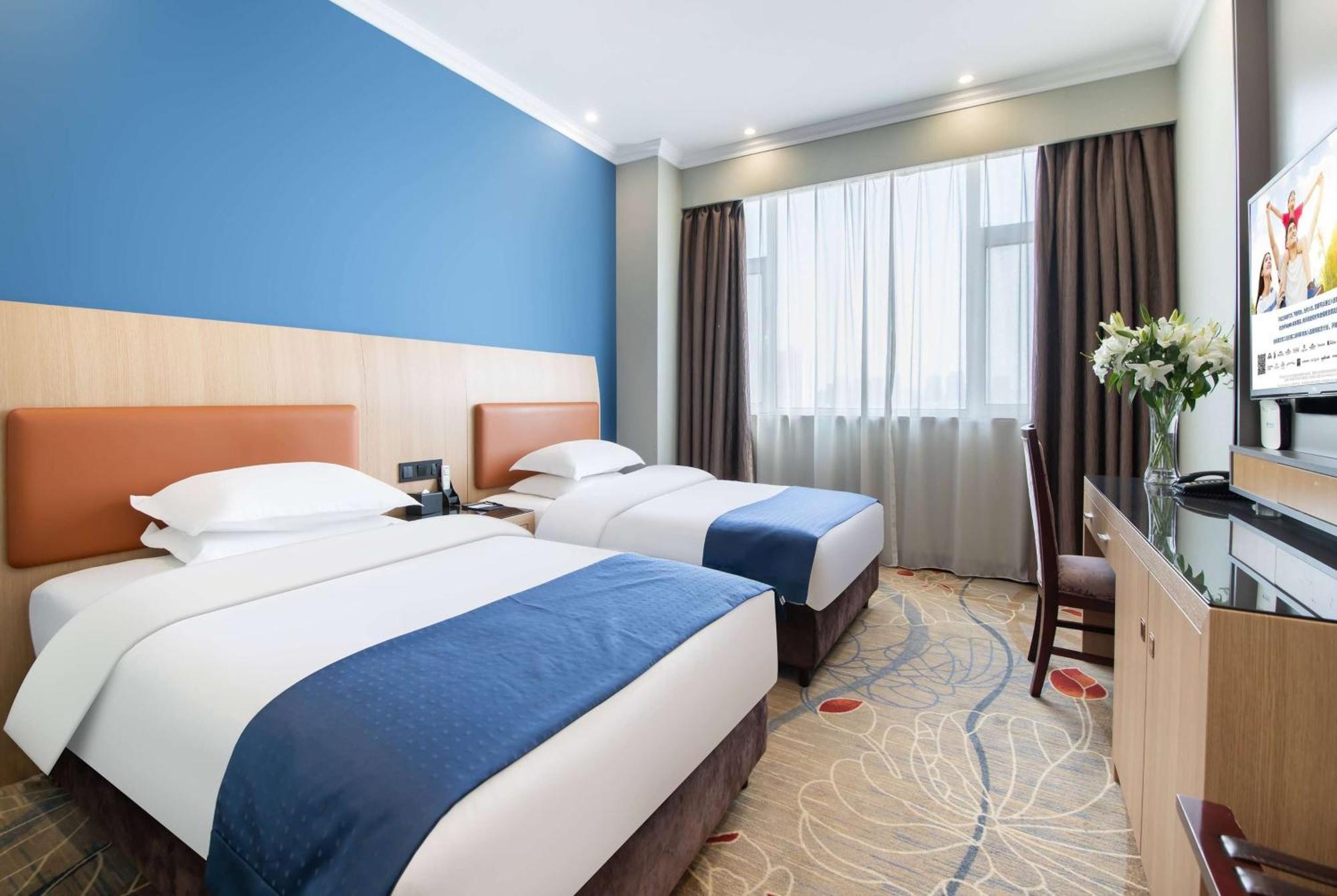 Ramada Linyi North Hotell Eksteriør bilde
