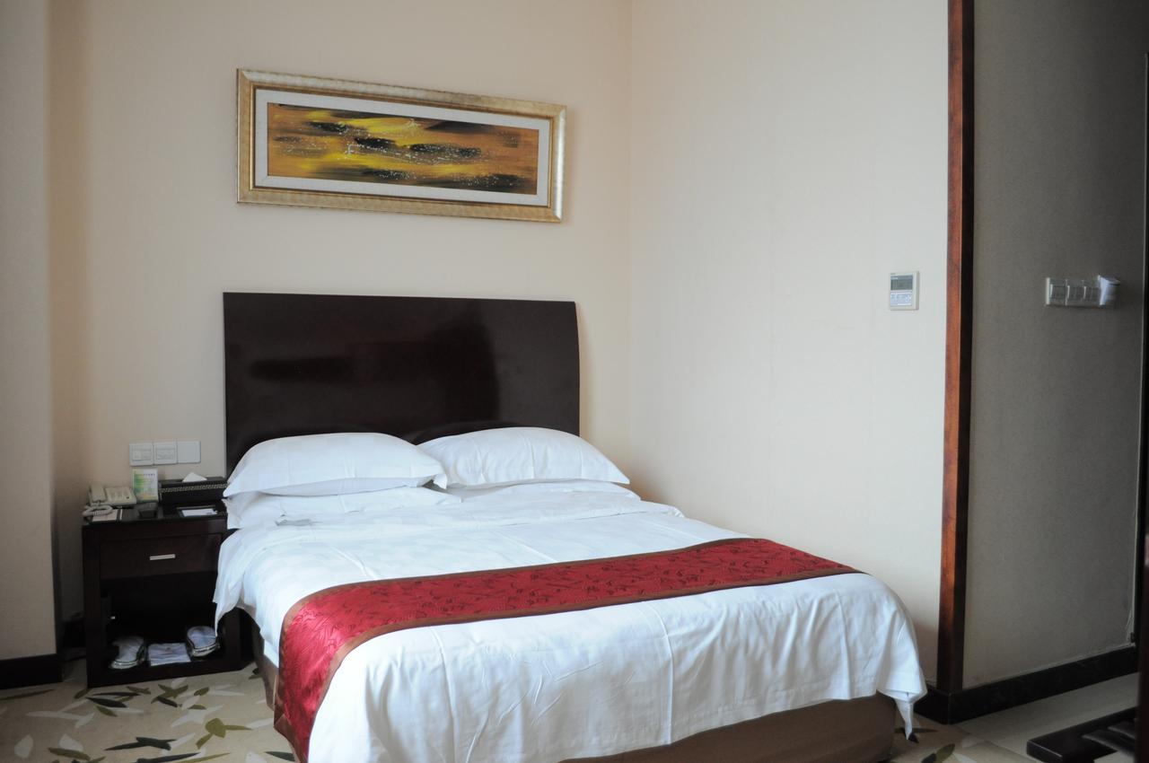 Ramada Linyi North Hotell Eksteriør bilde